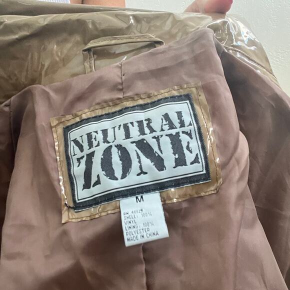 Vintage 1990's Tan Belted Notched Collar Oversized Rain Jacket - Picture 4 of 4